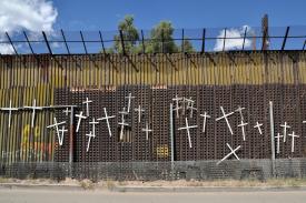 wall of crosses, Nogales