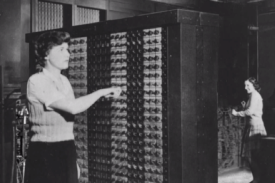 Women programming ENIAC.
