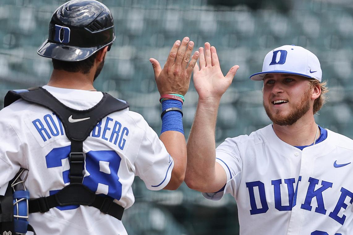 baseball players celebrate baseball players celebrate